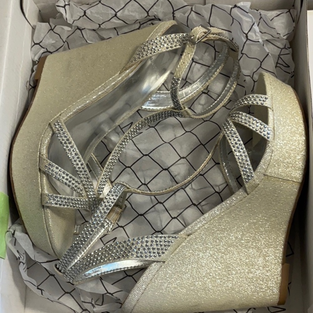 Silver Rhinestone Platform T-Strap Evening Sandals - Picture 11 of 11